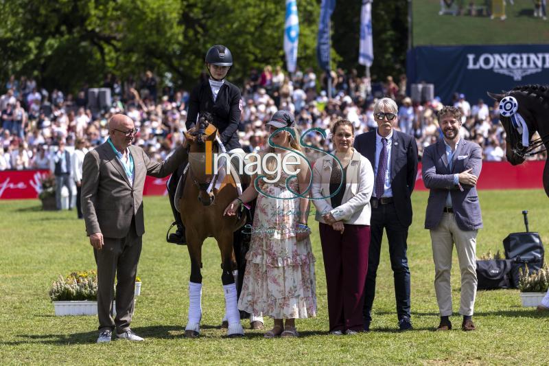 dressage PrizeGiving_Hamburg_20240512_SS350548.jpg